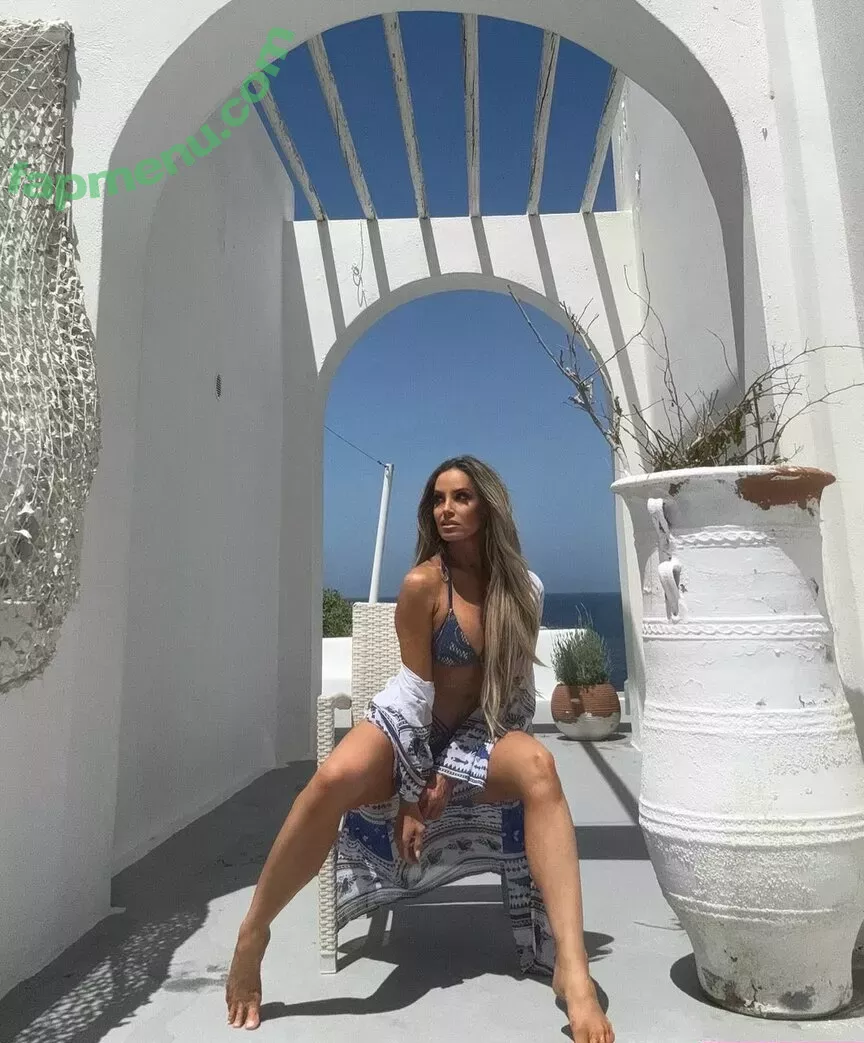 Trish Stratus nude photo #1819 (trishstratuscom)