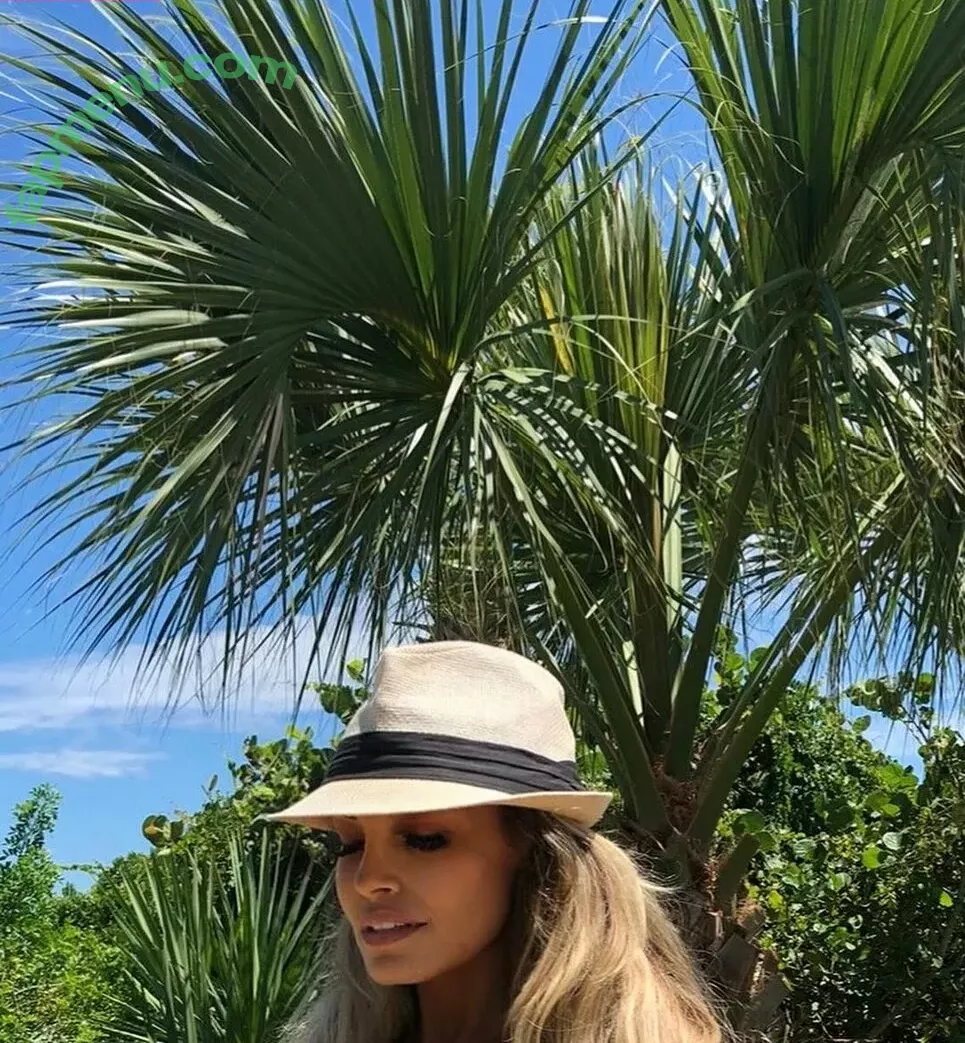 Trish Stratus nude photo #1839 (trishstratuscom)