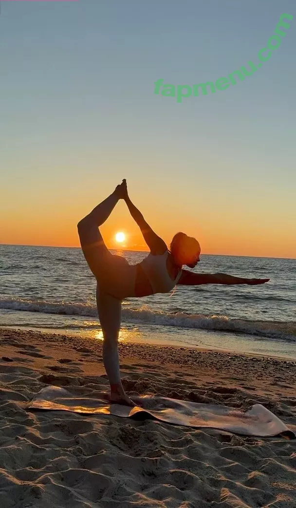 Trish Stratus nude photo #1843 (trishstratuscom)