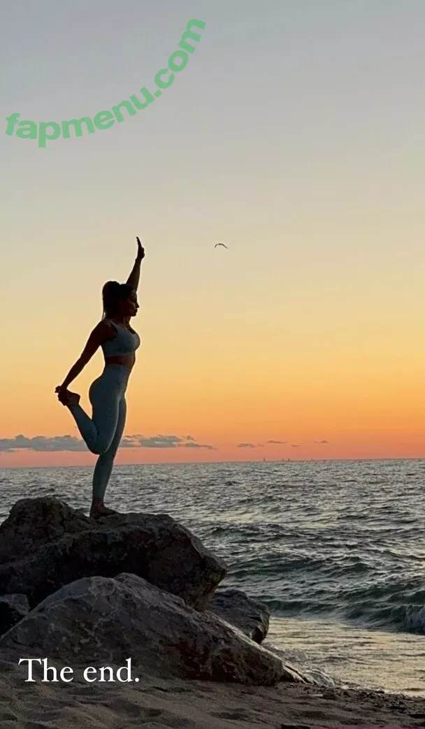 Trish Stratus nude photo #1844 (trishstratuscom)