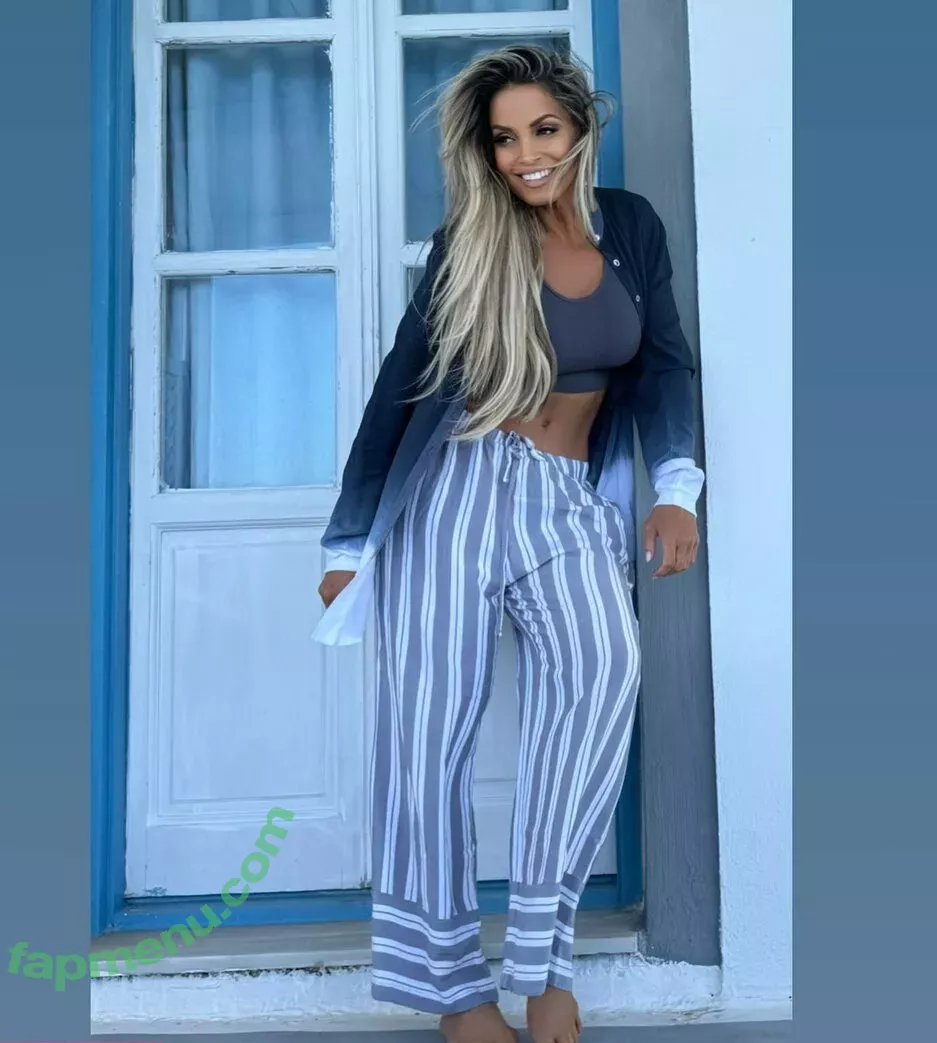 Trish Stratus nude photo #1941 (trishstratuscom)