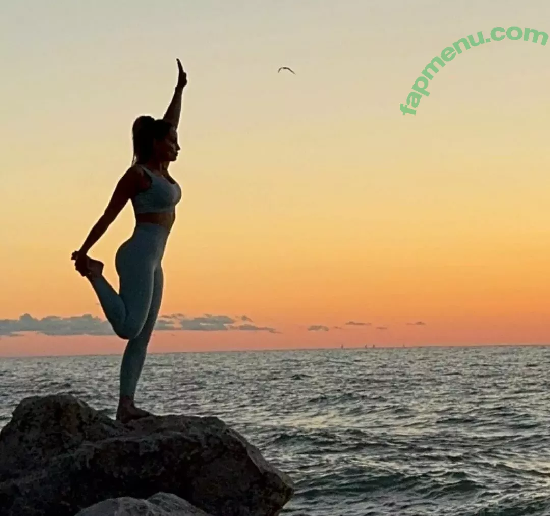 Trish Stratus nude photo #1949 (trishstratuscom)