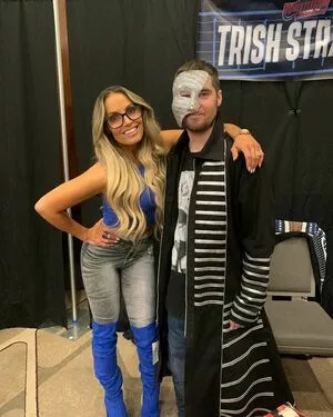 Trish Stratus / trishstratuscom nude photo #2009