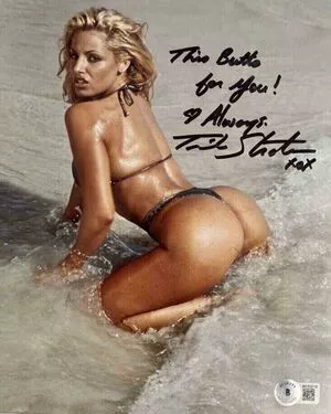 Trish Stratus / trishstratuscom nude photo #2101