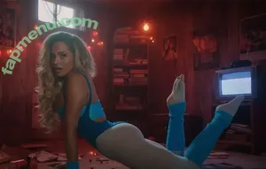 Trish Stratus / trishstratuscom nude photo #2552