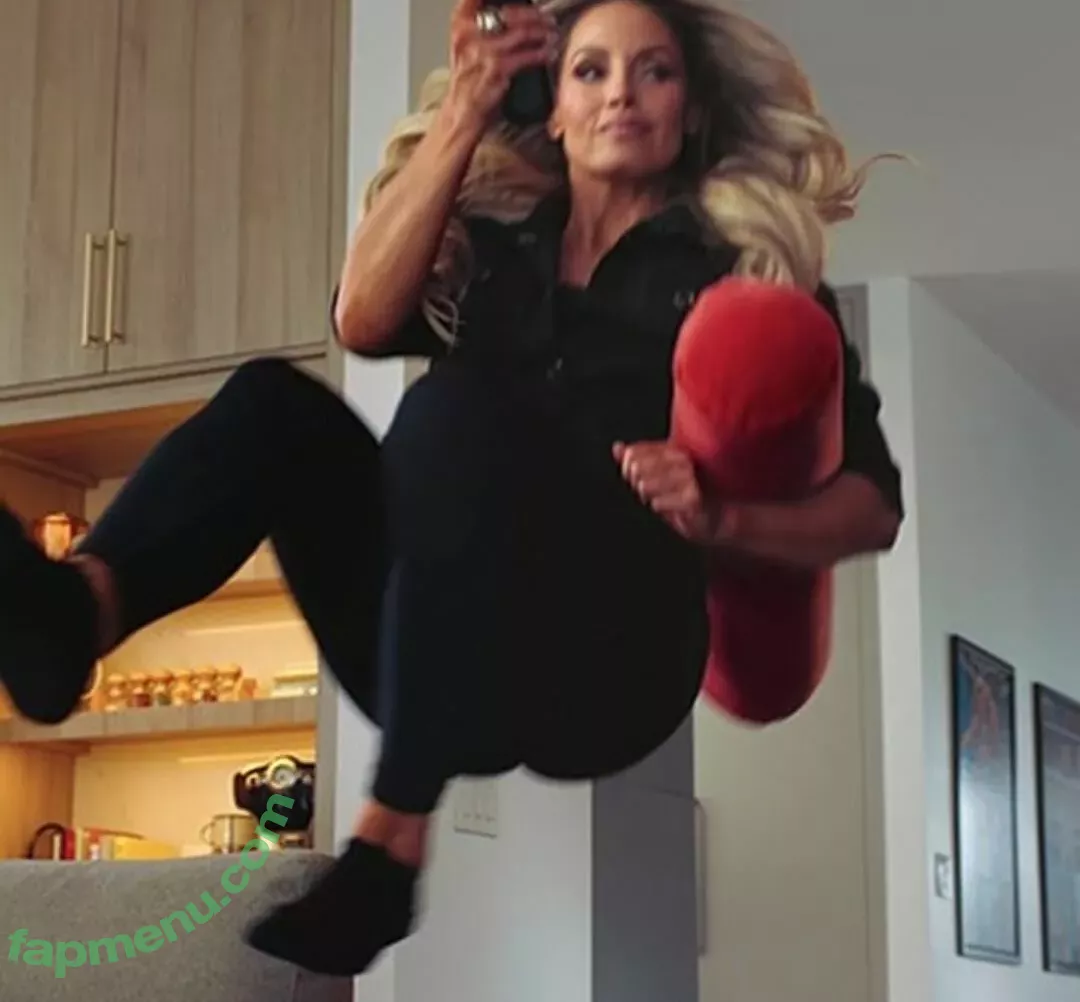 Trish Stratus nude photo #2056 (trishstratuscom)