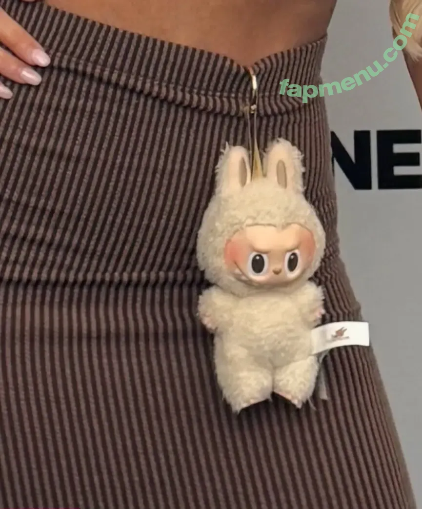 Trish Stratus nude photo #2407 (trishstratuscom)