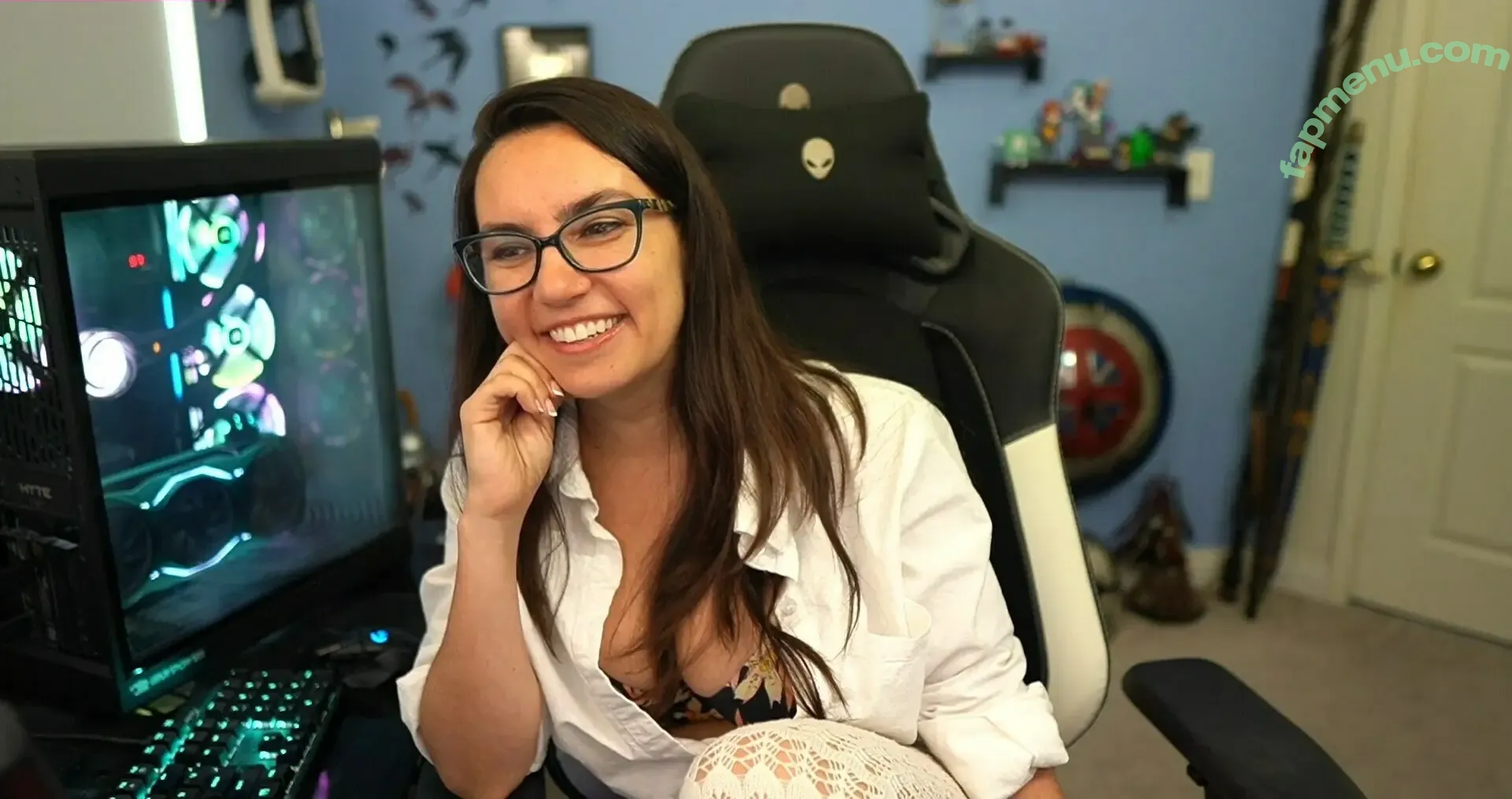 Trisha Hershberger nude photo #1714 (thatgrltrish / trishahershberger / trishahershbergerstreams)