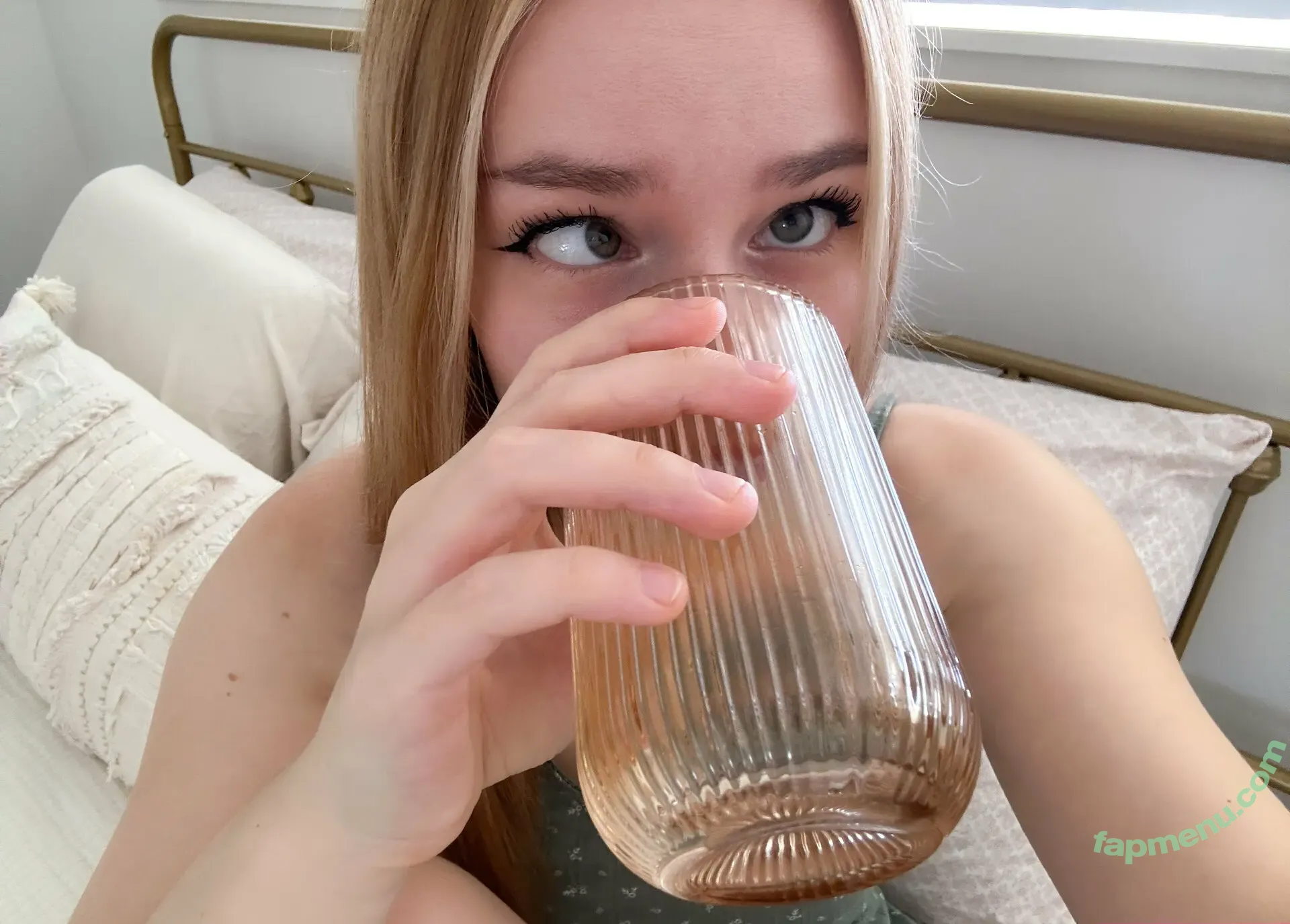 trissbliss nude photo #0004 (trissbliss)