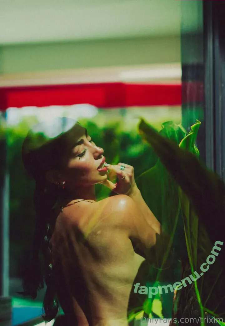 trixilandia nude photo #0012 (trixexyy)