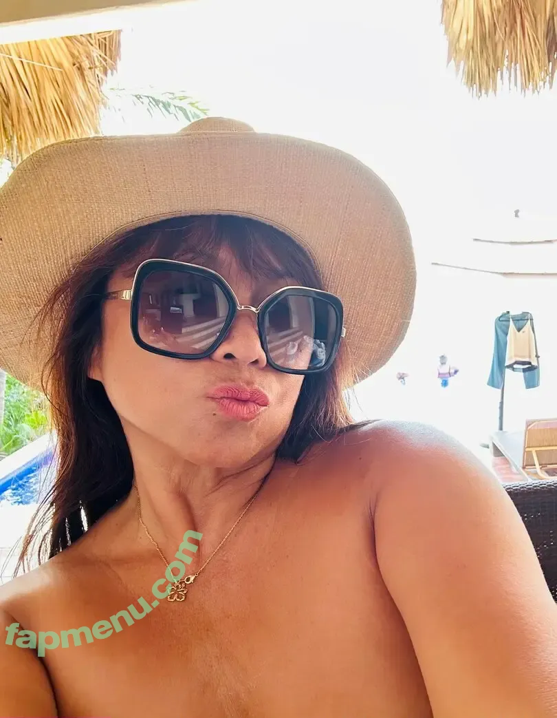 tropical_island_girl_4_u nude photo #0018 (tropical_island_girl_4_u)