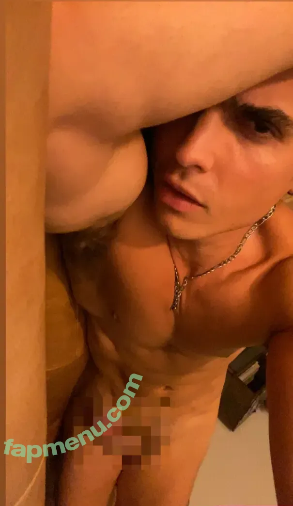 troypesss nude photo #0060 (troypes)