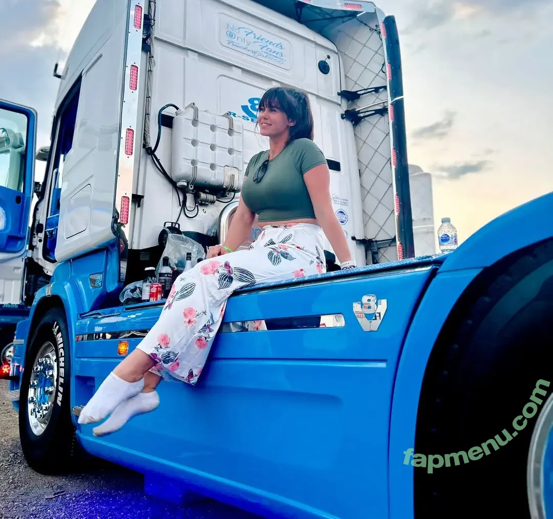 Trucker Girl 850 nude photo #0007 (Trucker Girl 850)