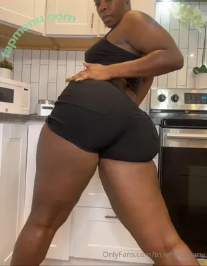 TrueMahogany nude photo #0008