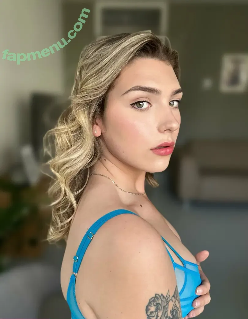 ts.moxie nude photo #0001 (ts.moxie)