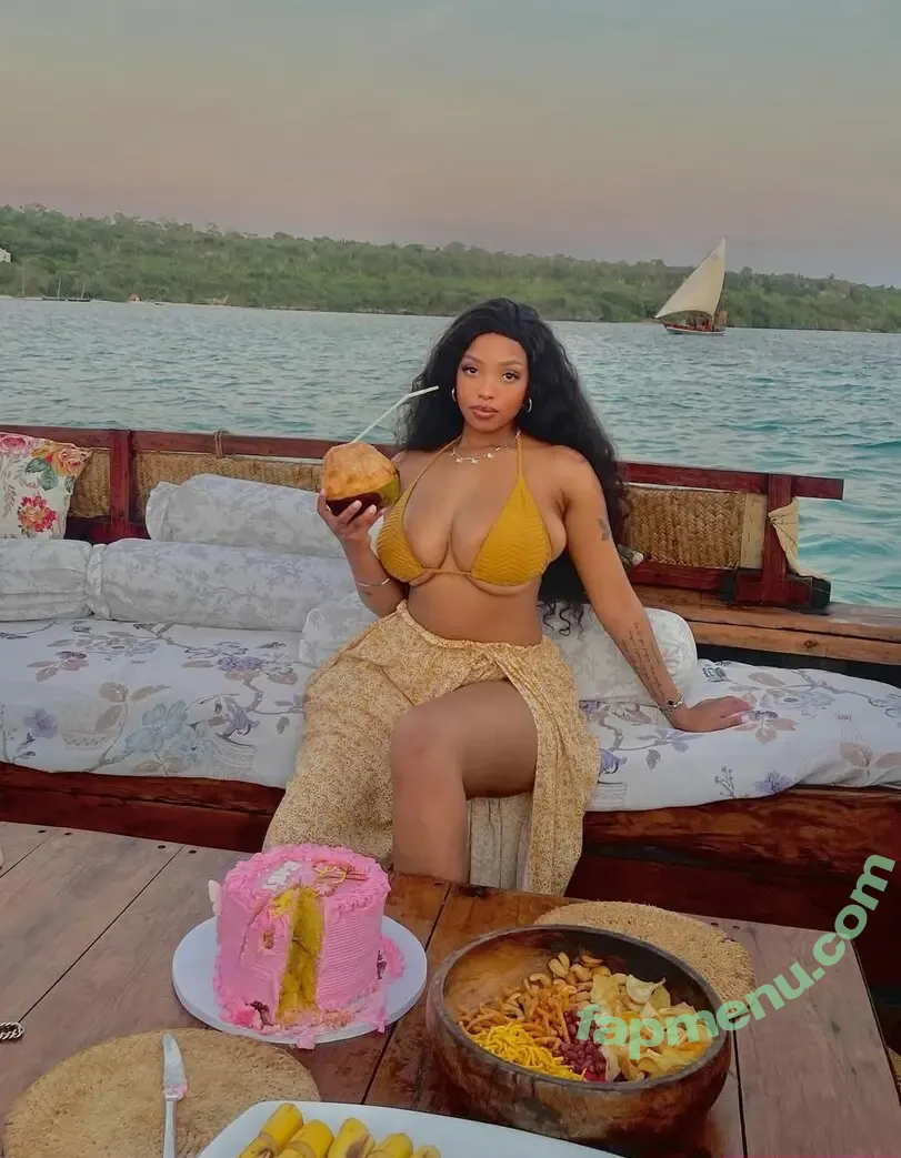 Tsholo Teebaby nude photo #0021 (Tee baby / tee_baby_official_)