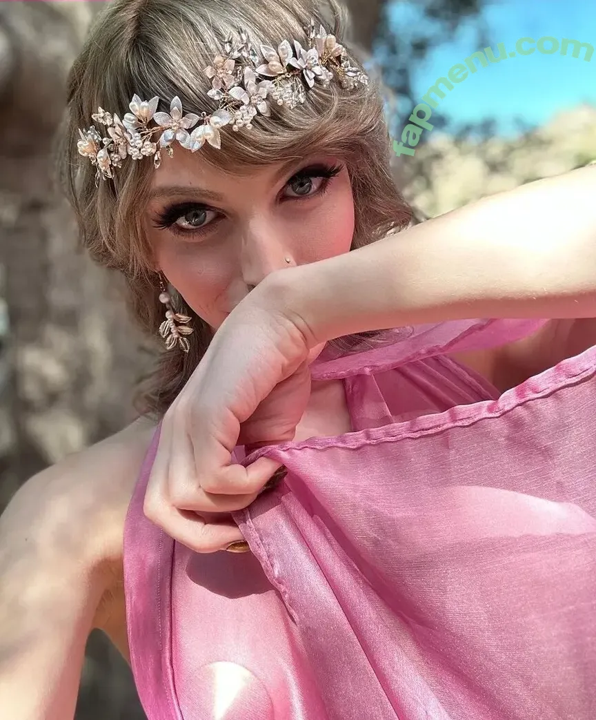 TsIzzyWilde nude photo #0093 (realizzywilde)