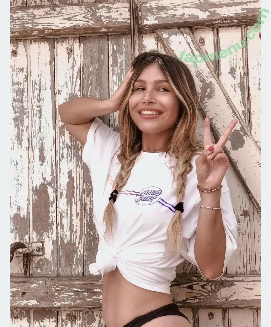 Tslanaxoxo nude photo #0072 (Yourlanatgirl / Yourlittlelana)