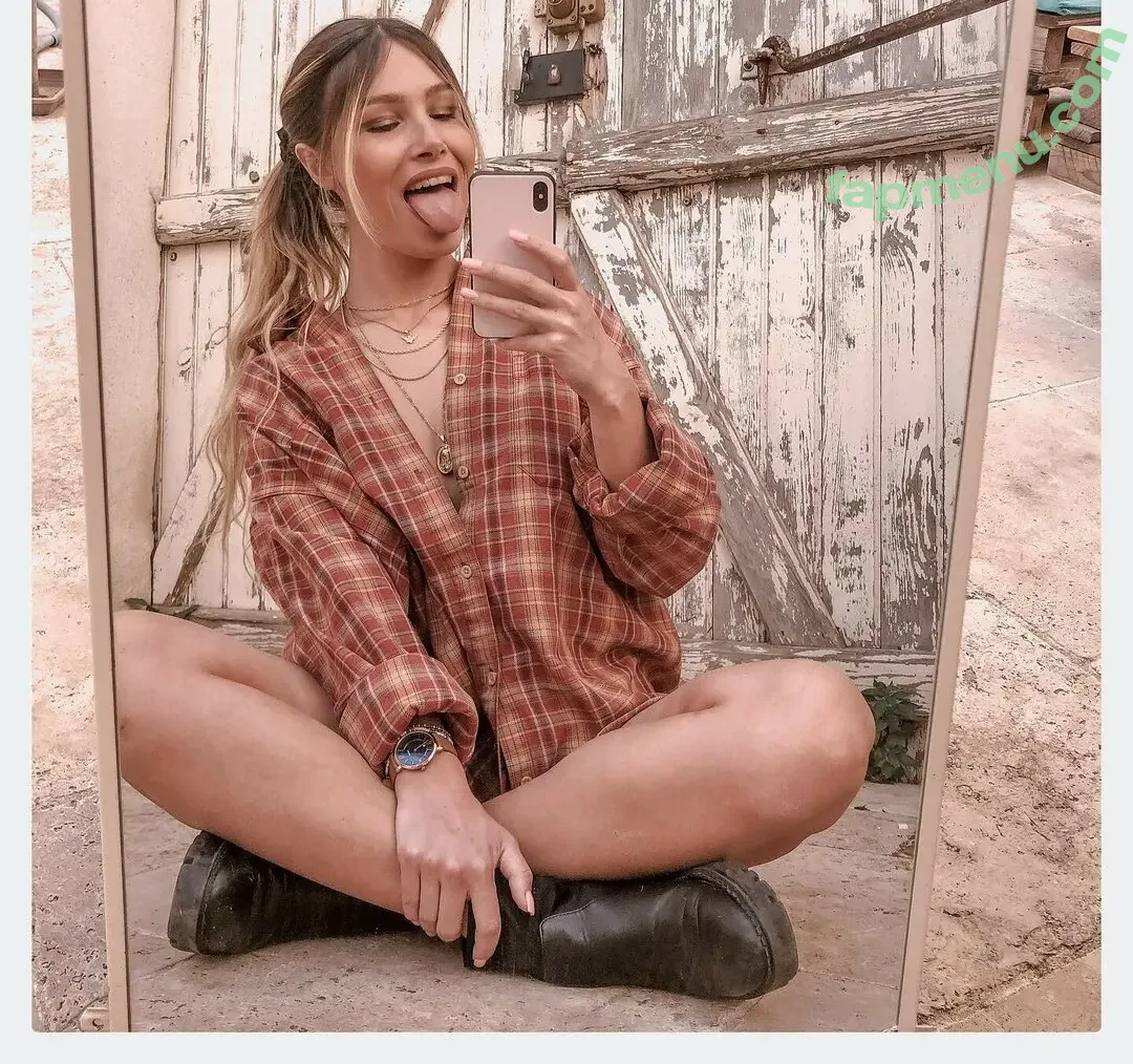 Tslanaxoxo nude photo #0075 (Yourlanatgirl / Yourlittlelana)