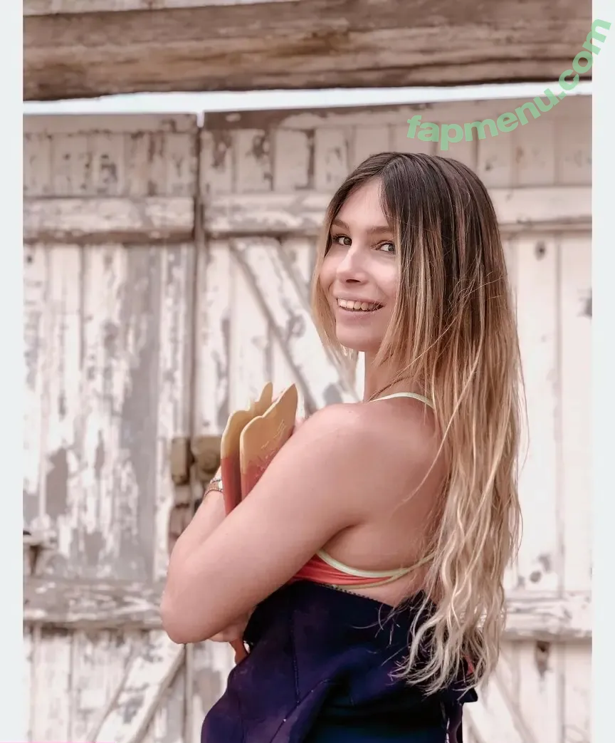 Tslanaxoxo nude photo #0081 (Yourlanatgirl / Yourlittlelana)