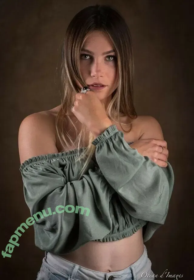 Tslanaxoxo nude photo #0102 (Yourlanatgirl / Yourlittlelana)