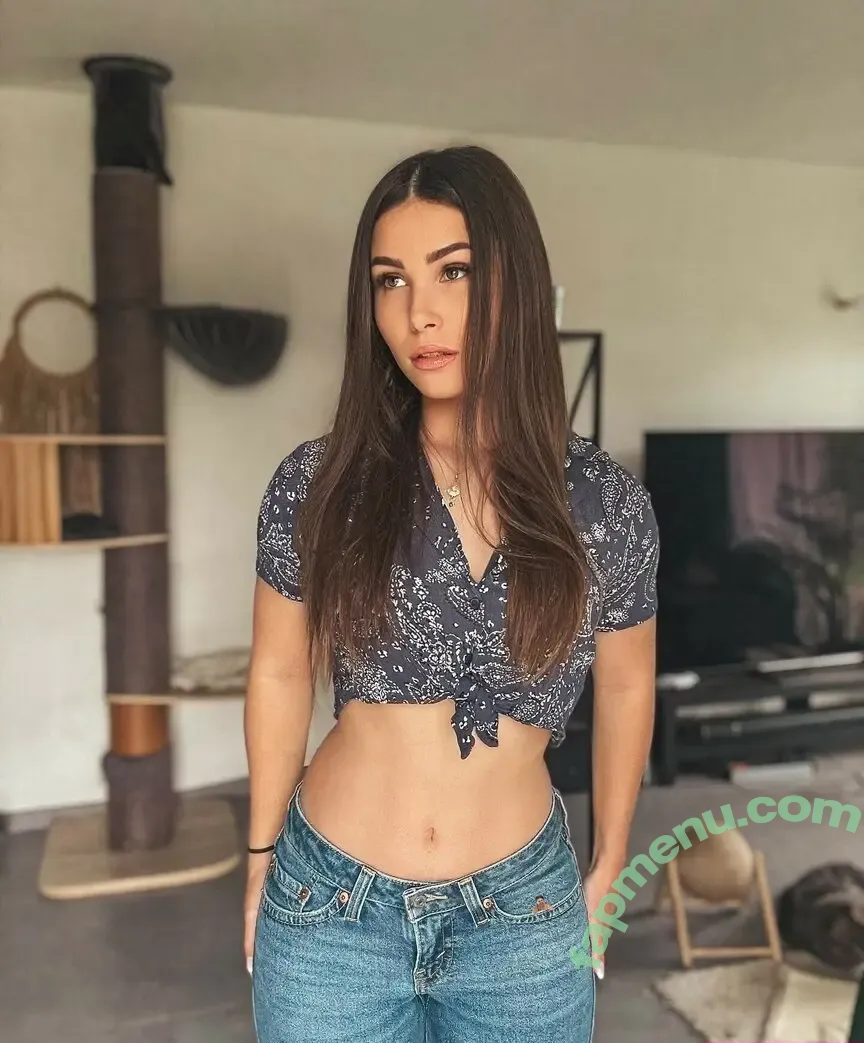 Tslanaxoxo nude photo #0111 (Yourlanatgirl / Yourlittlelana)