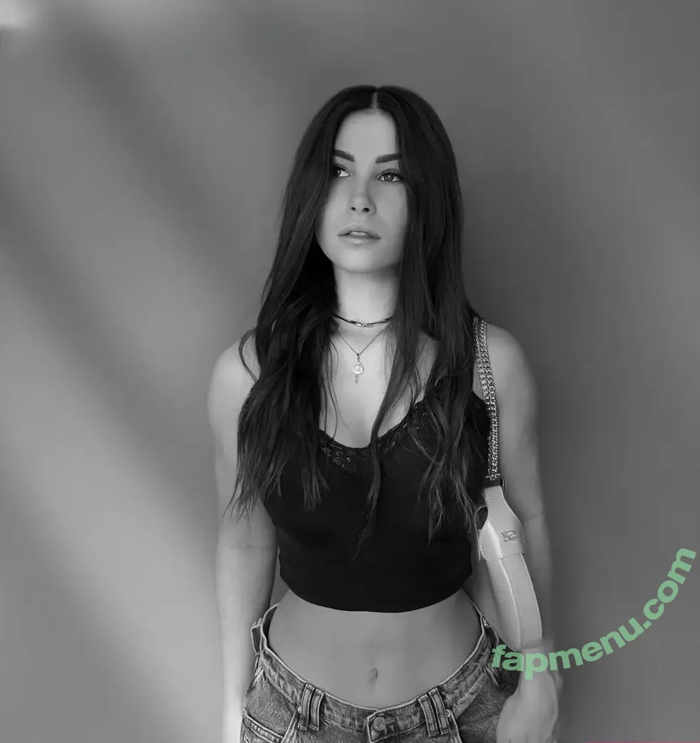 Tslanaxoxo nude photo #0119 (Yourlanatgirl / Yourlittlelana)