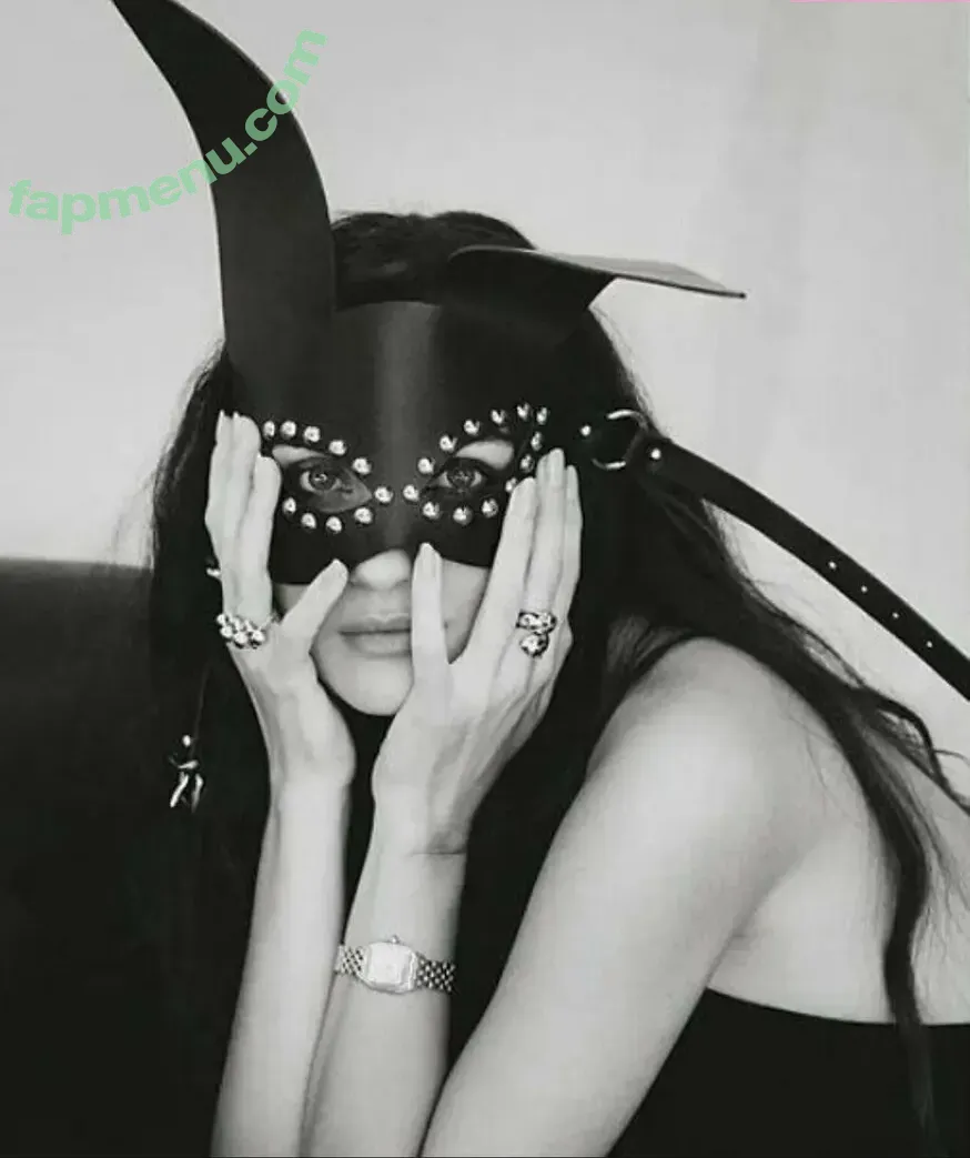 Tuba Buyukustun nude photo #0007 (tubabustun.official)