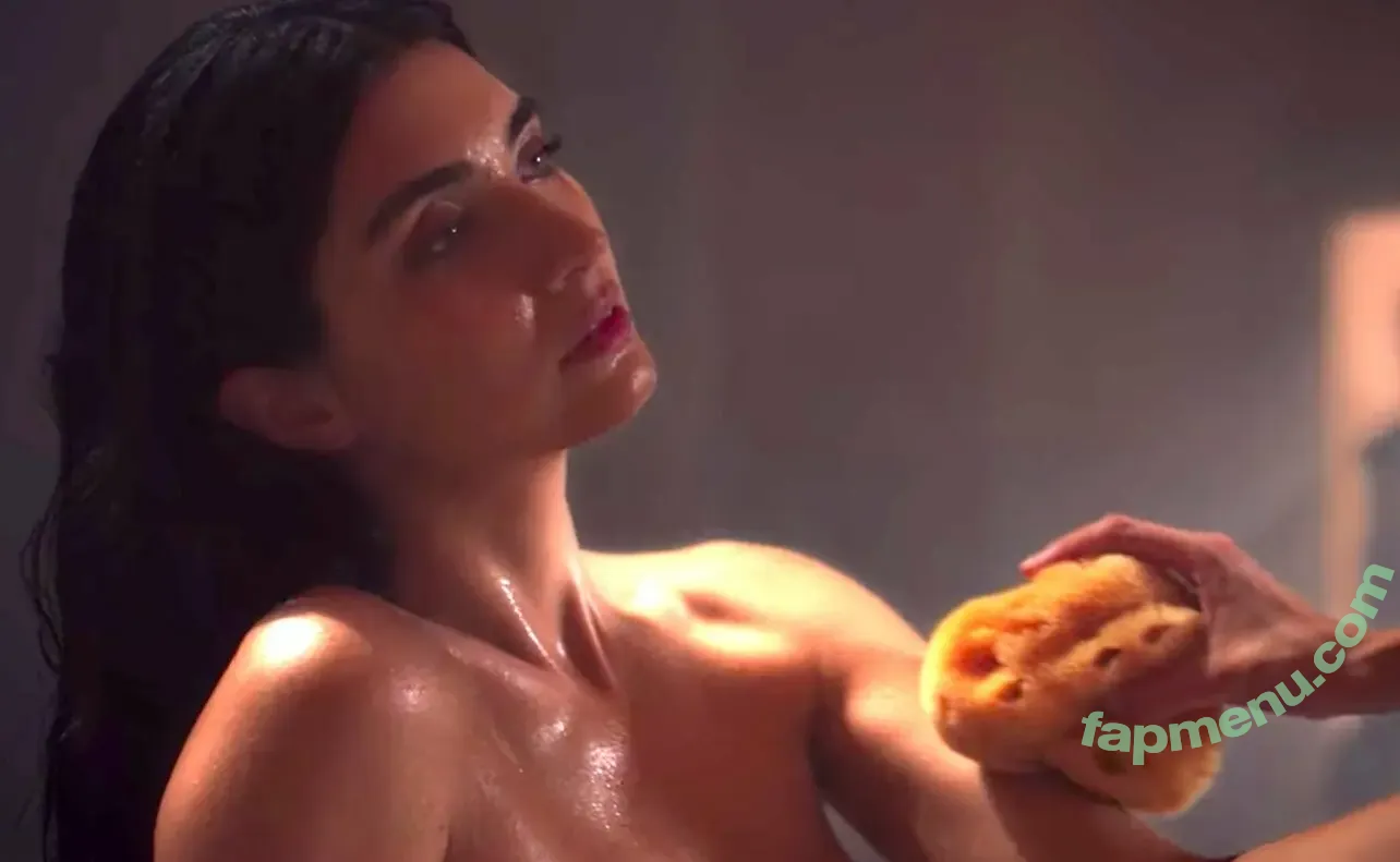 Tuba Büyüküstün nude photo #0003 (Tuba Büyüküstün)