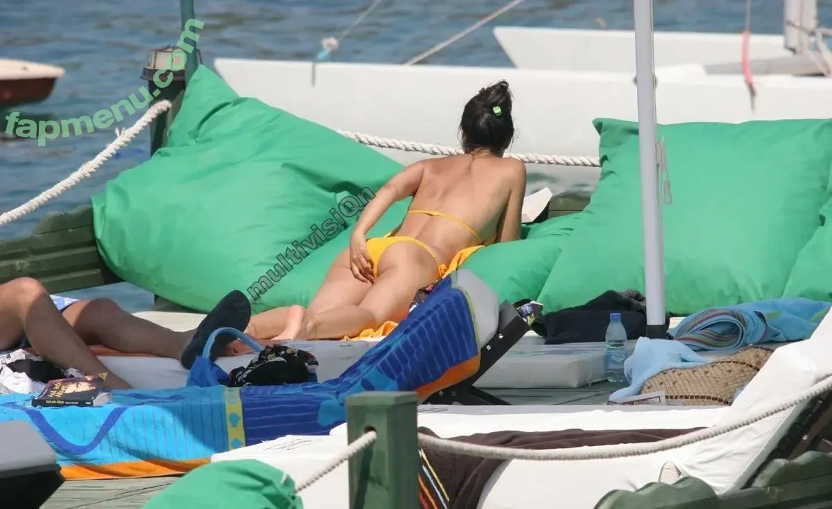 Tuba Büyüküstün nude photo #0021 (Tuba Büyüküstün)