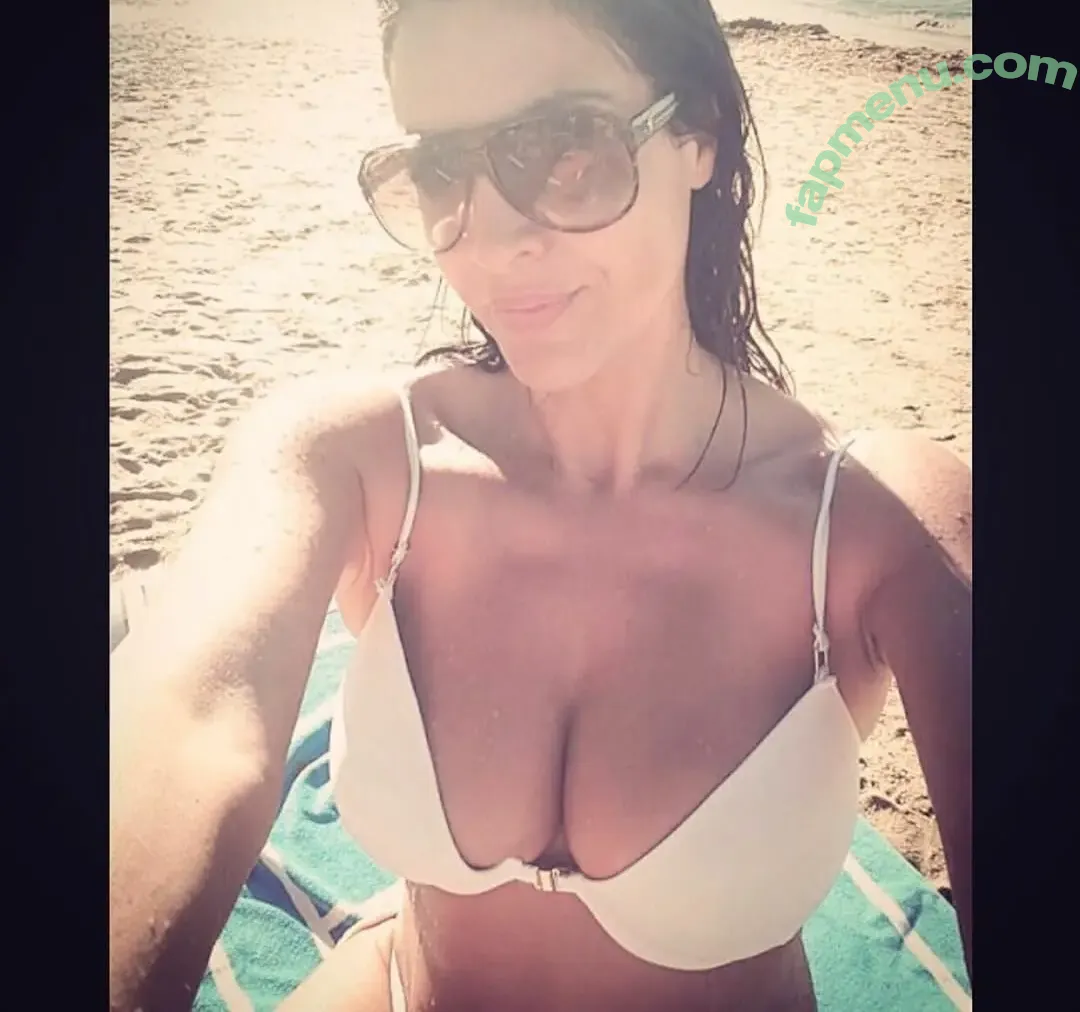 Tuğba Ekinci nude photo #0005 (Tuğba Ekinci)