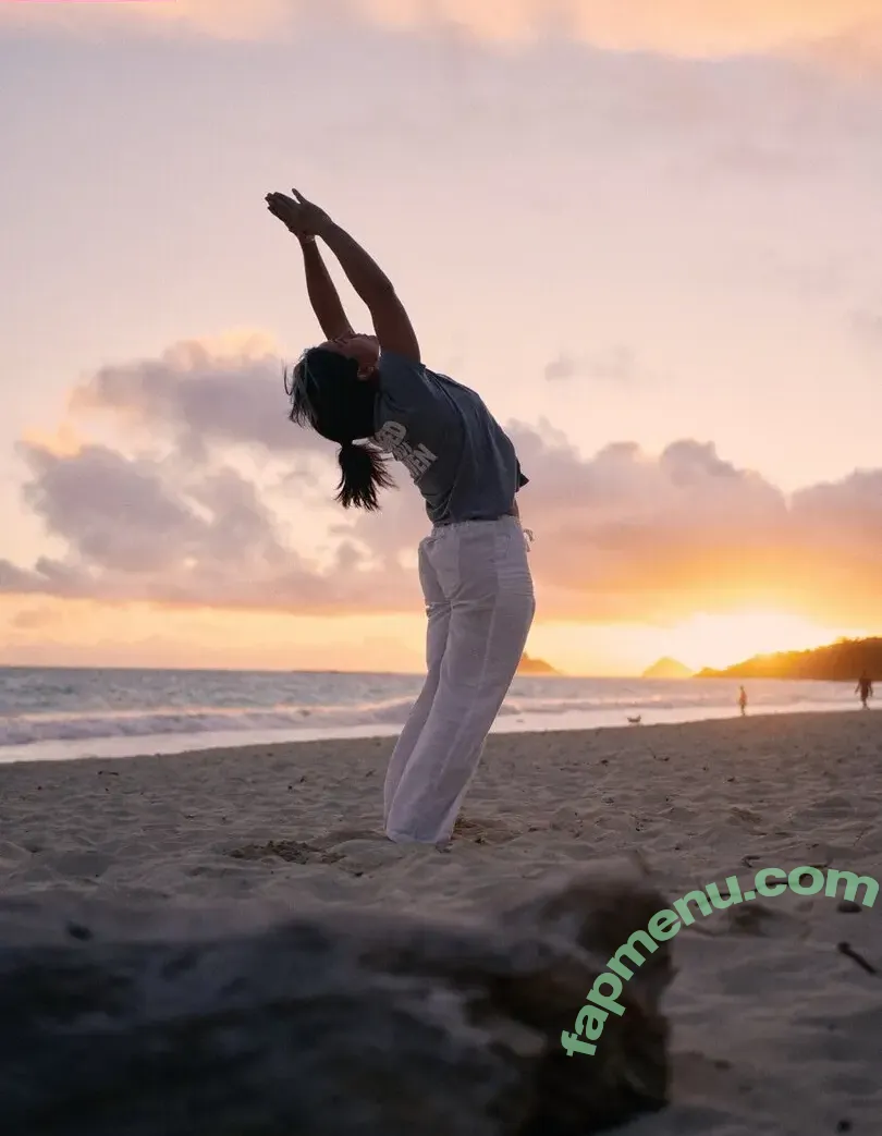 Tulsi Gabbard nude photo #0084 (tulsigabbard)