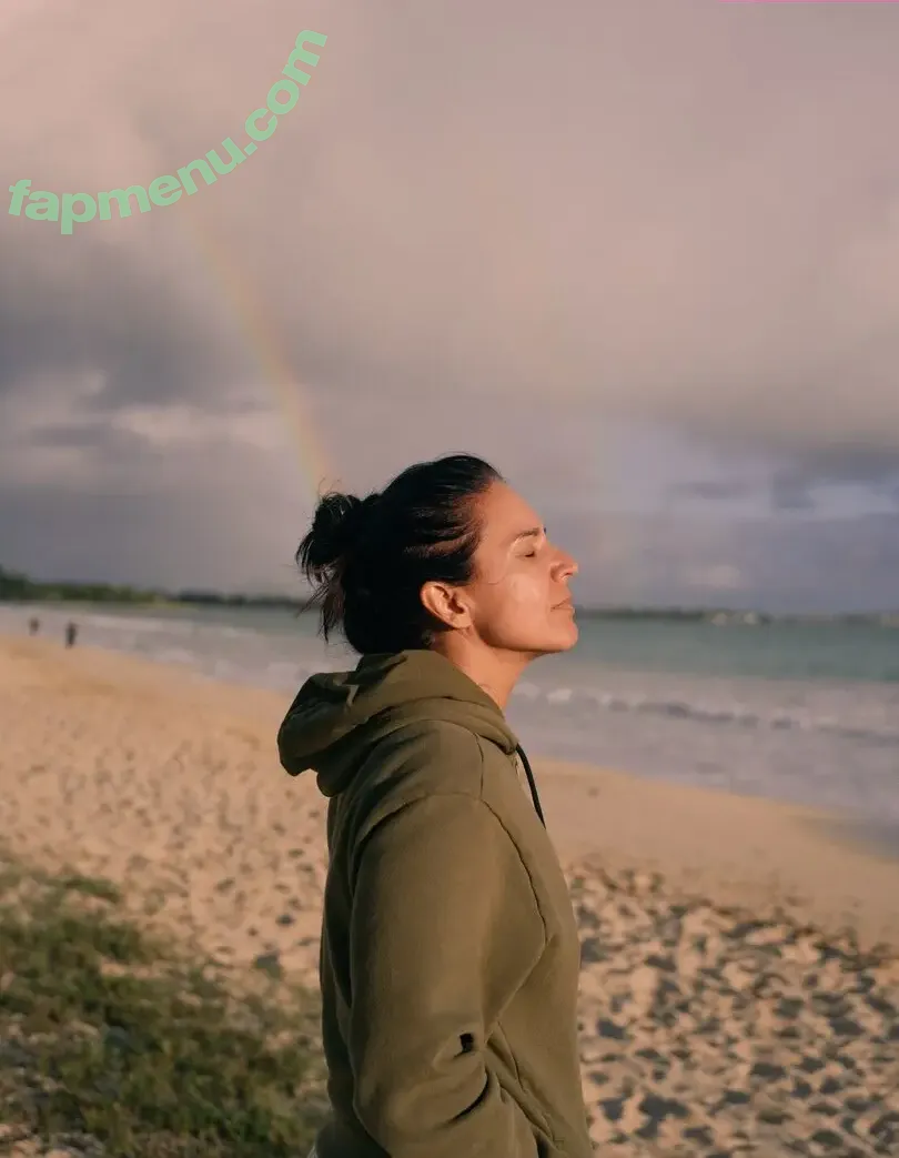 Tulsi Gabbard nude photo #0085 (tulsigabbard)