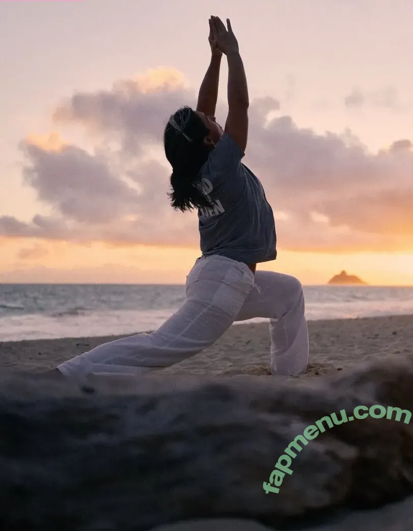 Tulsi Gabbard nude photo #0086 (tulsigabbard)