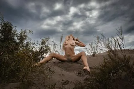 Tunaapari / Tuna Apari / Tuna Yuksel / onlytaz / tunaapari00 nude photo #0035