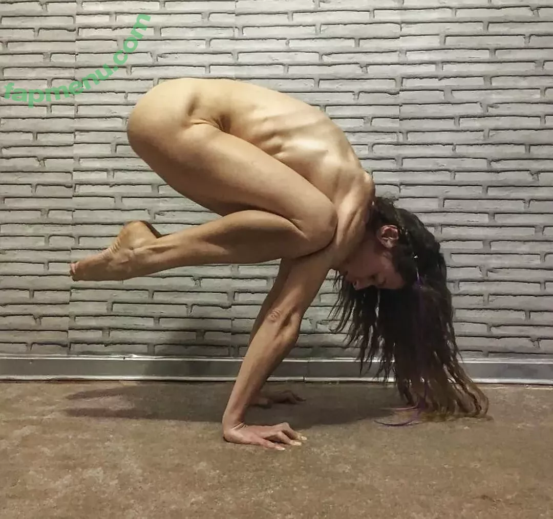 Tunaapari nude photo #0004 (Tuna Apari / Tuna Yuksel / onlytaz / tunaapari00)