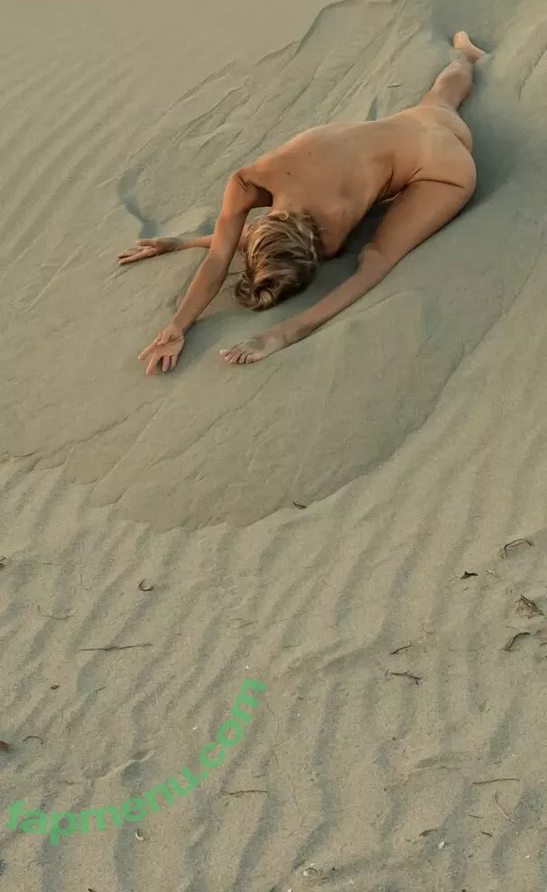 Tunaapari nude photo #0053 (Tuna Apari / Tuna Yuksel / onlytaz / tunaapari00)