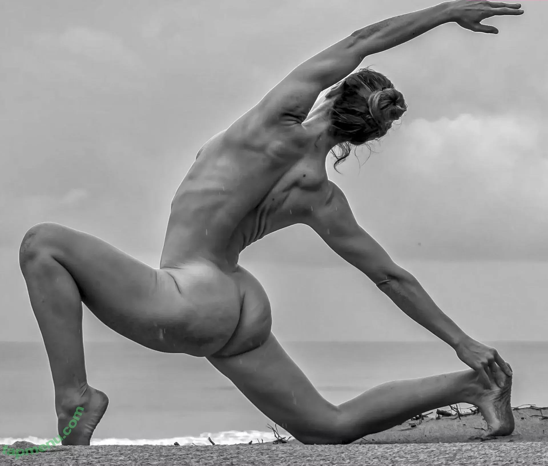 Tunaapari nude photo #0075 (Tuna Apari / Tuna Yuksel / onlytaz / tunaapari00)