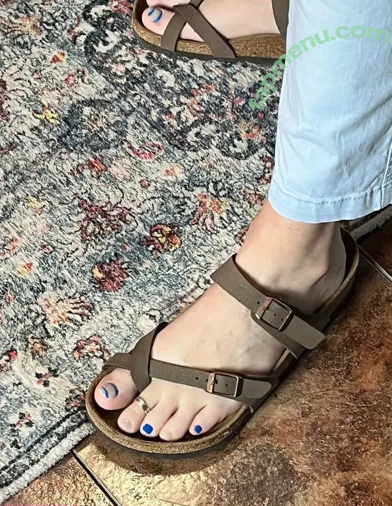 twinkletoes7479 nude photo #0012 (plentiful_toes)