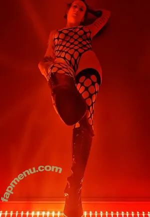 twisted.ilona / reel nude photo #0004