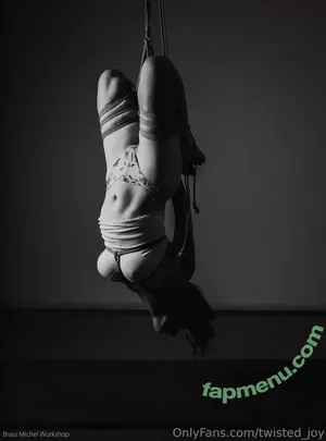 twisted.ilona / reel nude photo #0008