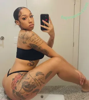 Tyaunnax nude photo #0001