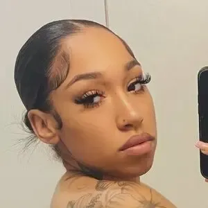 Tyaunnax nude photo #0003