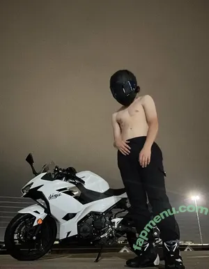 tyemoto / tyemoto_official nude photo #0007
