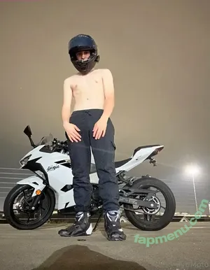 tyemoto / tyemoto_official nude photo #0008