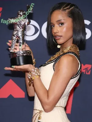 Tyla nude photo #0918