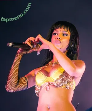 Tyla nude photo #1075