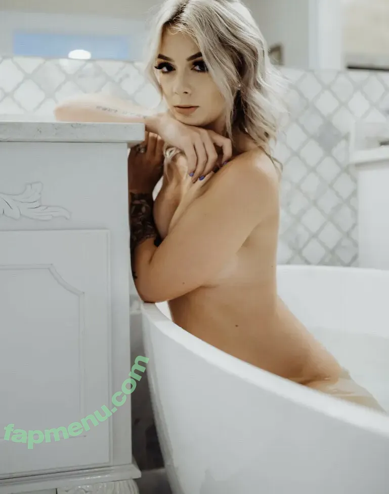 Tylar Raye nude photo #0005 (t.rayeee)