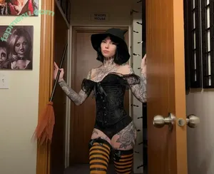 Tyniquewebster nude photo #0076