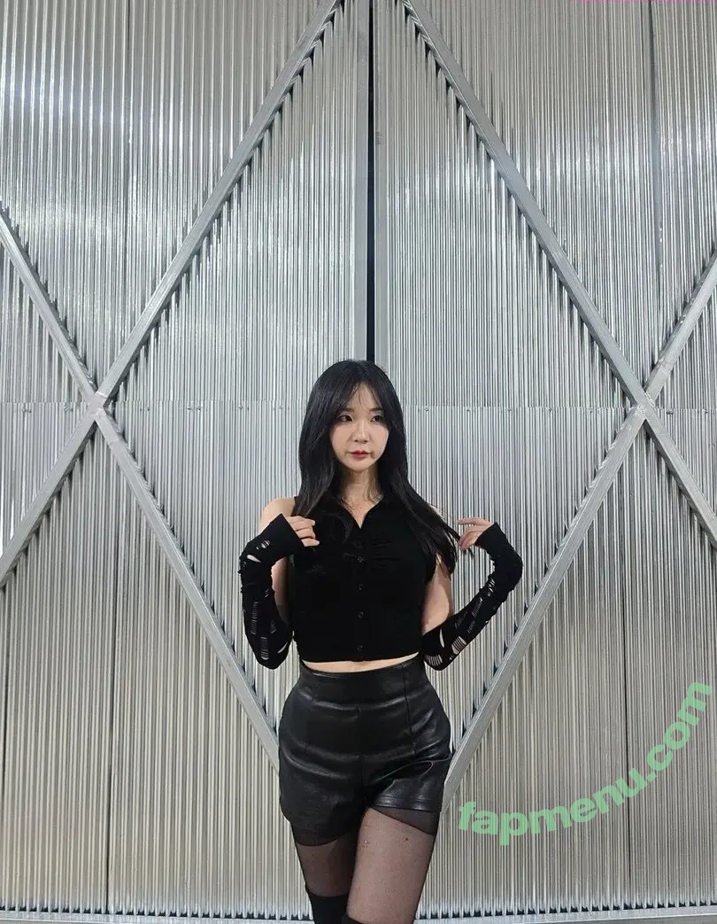 Tyongeee nude photo #0033 (Tyongeee)